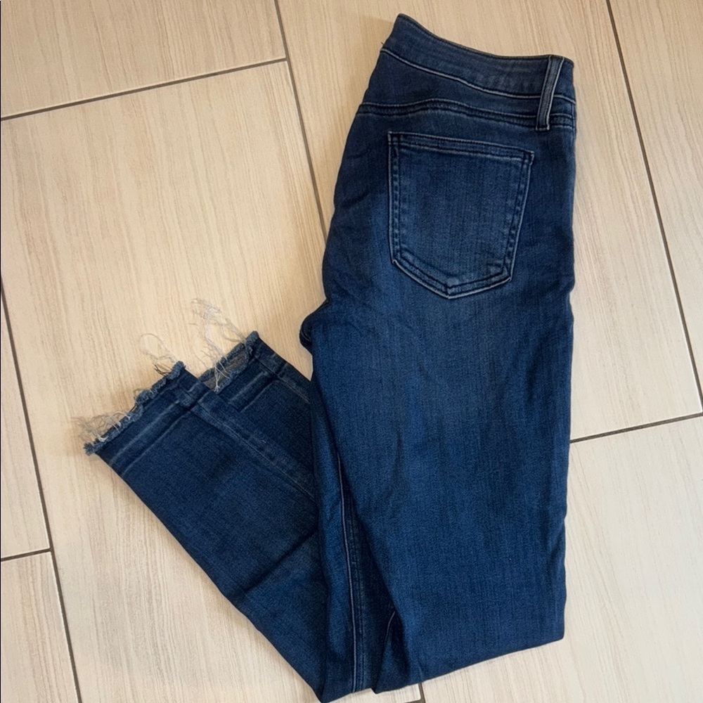 “Just Black” Mid Rise Blue Ankle Cropped Jeans